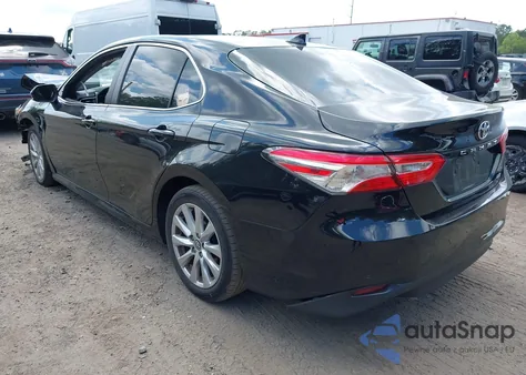 2019 Toyota Camry Le z USA, uszkodzony, nr VIN 4T1B11HK7KU166010